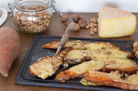 Toasts raclette patate douce noix