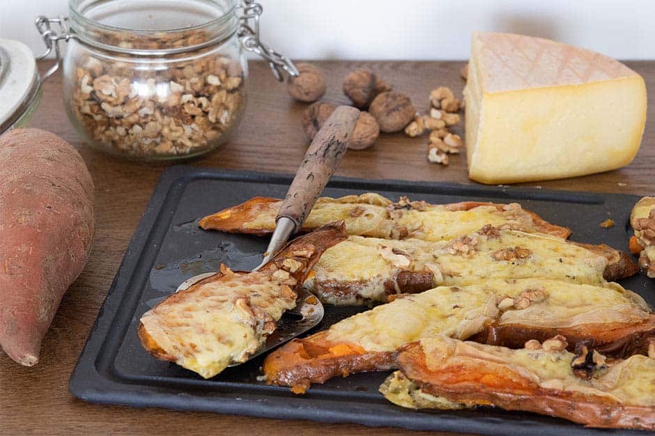 Toasts raclette patate douce noix